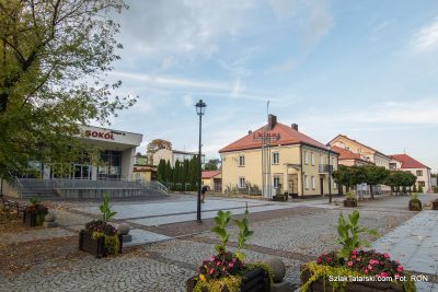 Kino i kamienice w centrum Sokółki